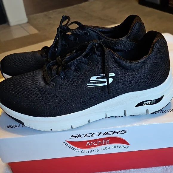 Skechers Arch Fit Red Box - Picture 7 of 11